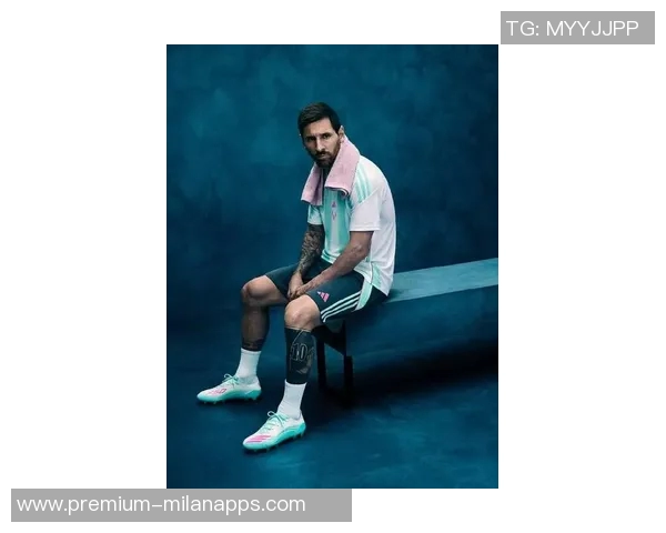 阿迪达斯梅西足球鞋助你在球场上展现无与伦比的技艺与风采